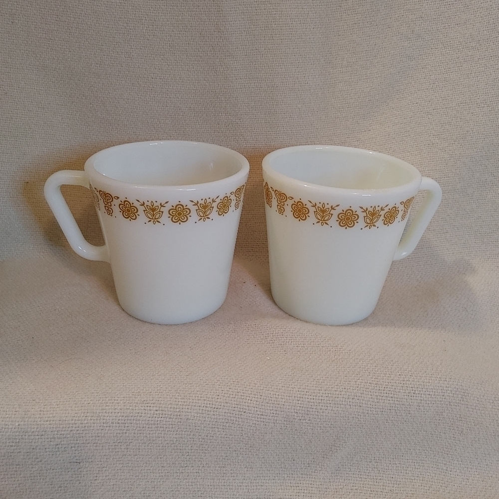 𝅺VINTAGE Pyrex Butterfly Gold 1972 Coffee Mugs Set of 2